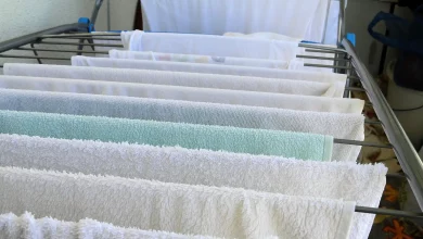 Рушники сушаться на сушарці