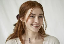 без макіяжу дівчина