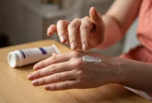 Нанесення крему для рук