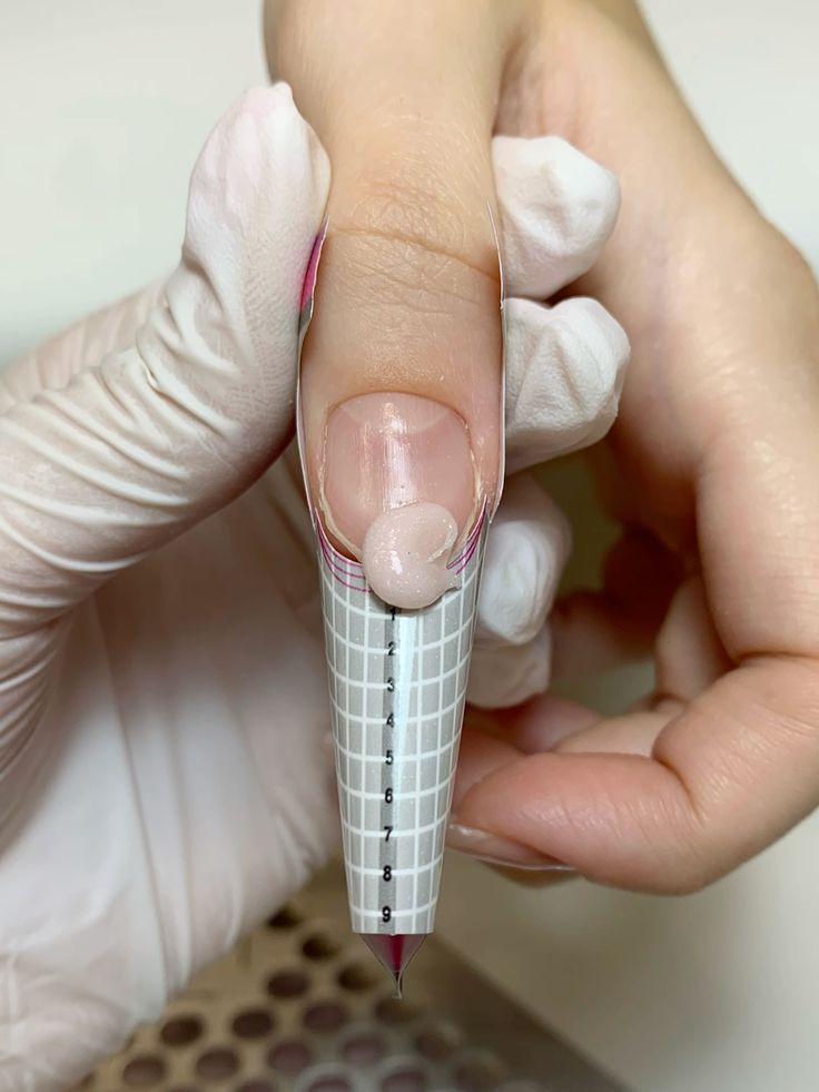 Гелеві системи для нарощування нігтів: як обрати свою