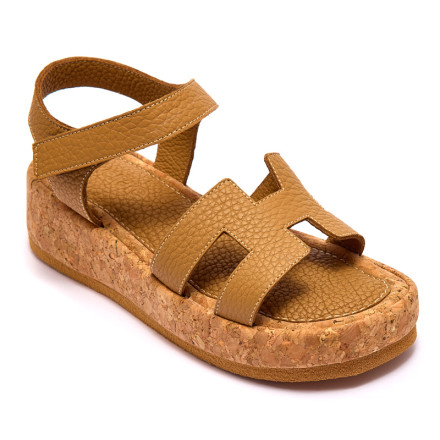 Актуальна колекція 2026: як обрати жіночі босоніжки правильно