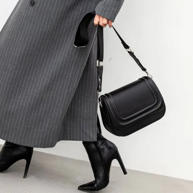 bag Сумка жіноча крос боді з еко шкіри Чорна Sezon $1390