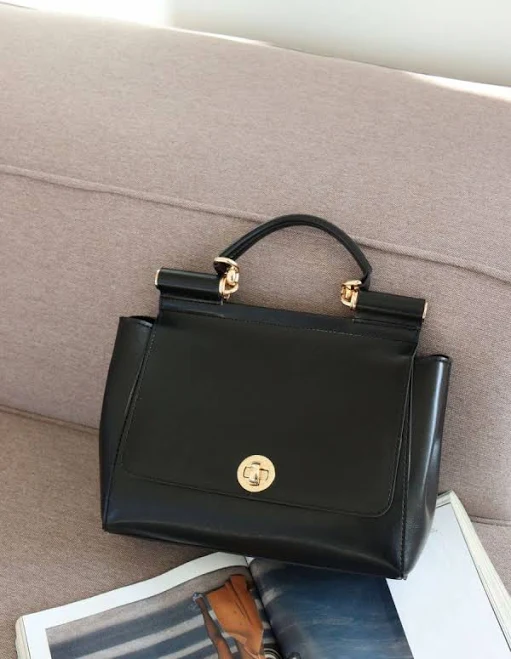 bag Жіноча сумка з екошкіри з золотою фурнітурою для документів Жіночча сумка із екошкіри з золотою фурнітурою для документів mis.ua $890