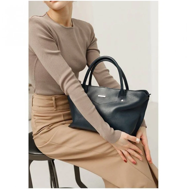 bag Жіноча шкіряна сумка Midi темно-синя BlankNote $4830