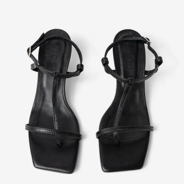 shoes Босоніжки на підборах шкіряні з тонкими ремінцями COOSH $3900